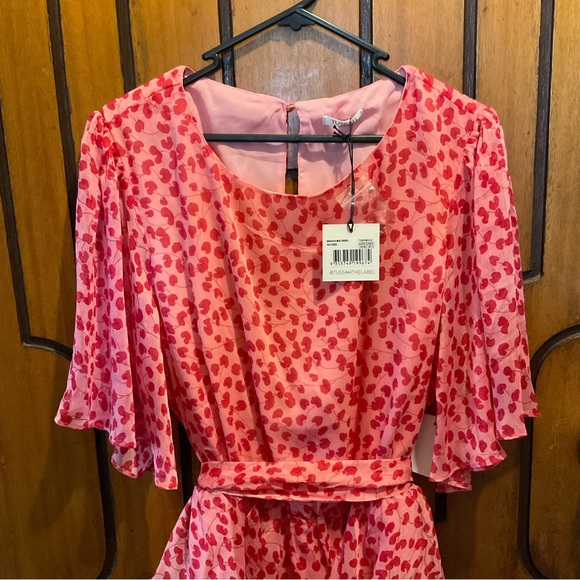 TUSSAH Brianca Mini Dress ‘Pink Roses’ AU 18 $50 💖 - Picture 9 of 15